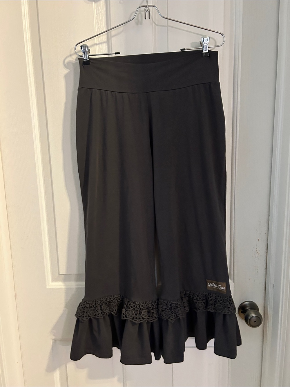 Matilda Jane women’s big ruffle crop, dark gray, size medium